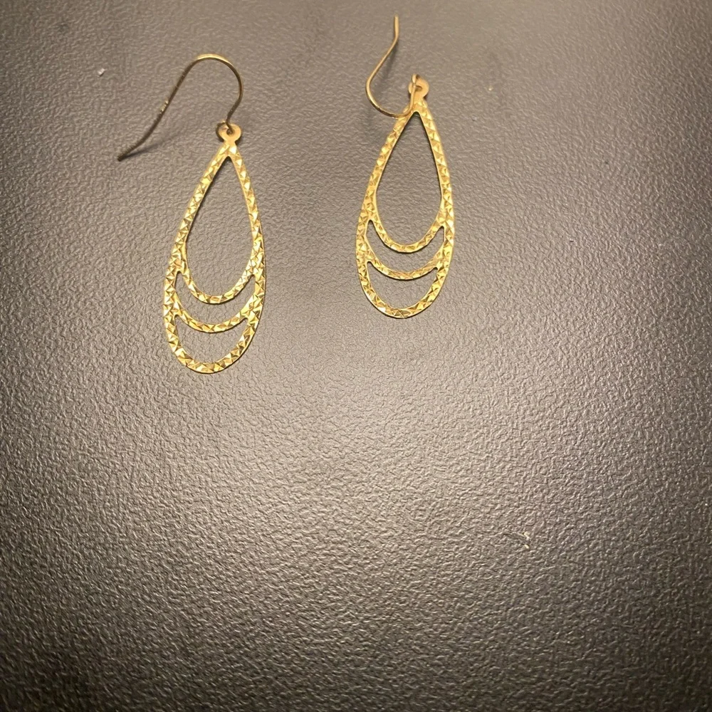 Chic Gold Teardrop Earrings - Picture 1 of 4